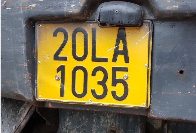 Chuyển biển số xe kinh doanh vận tải trắng sang vàng