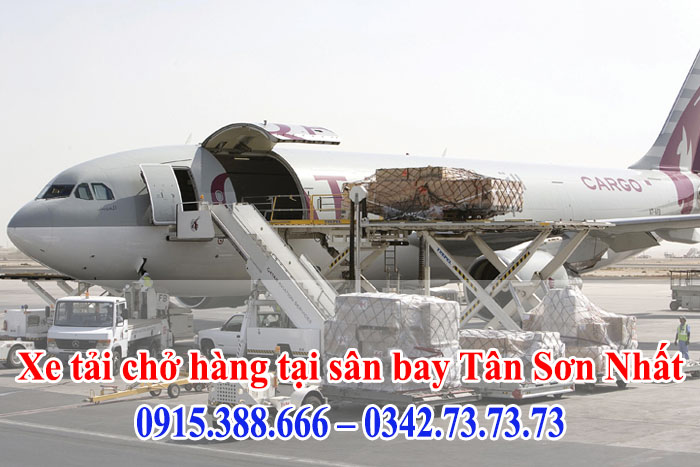 Xe tải chở hàng tại sân bay Tân Sơn Nhất rất cần thiết cho nhu cầu vận chuyển hàng hóa