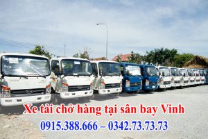 Xe tải chở hàng tại sân bay Vinh